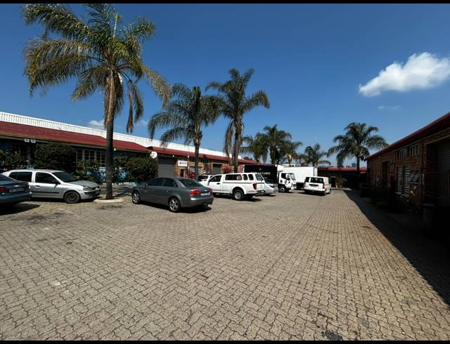 150M² WAREHOUSE TO LET IN WYNBERG